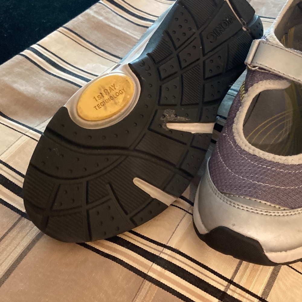 Vionic Womens shoe - Picture 3 of 4